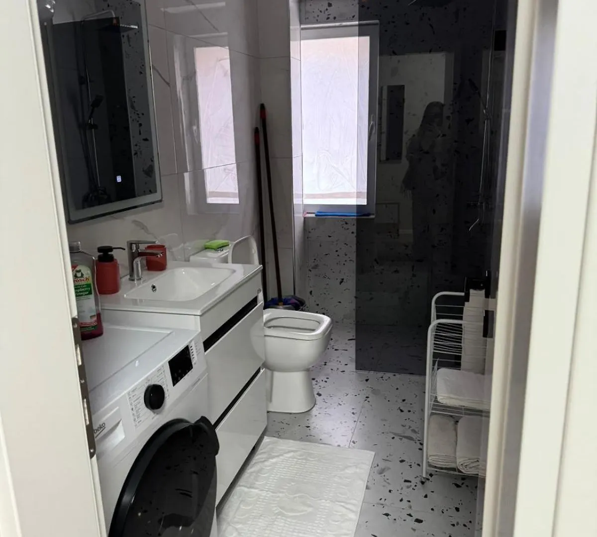 Emmas Place- Apartamenti Modern Por Miqesor Ne Qender Te Elbasanit 0*, Elbasan