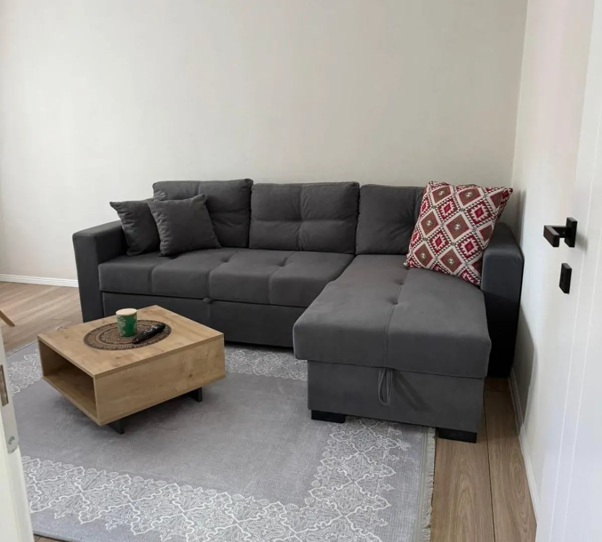 Daire Emmas Place- Apartamenti Modern Por Miqesor Ne Qender Te Elbasanit Arnavutluk