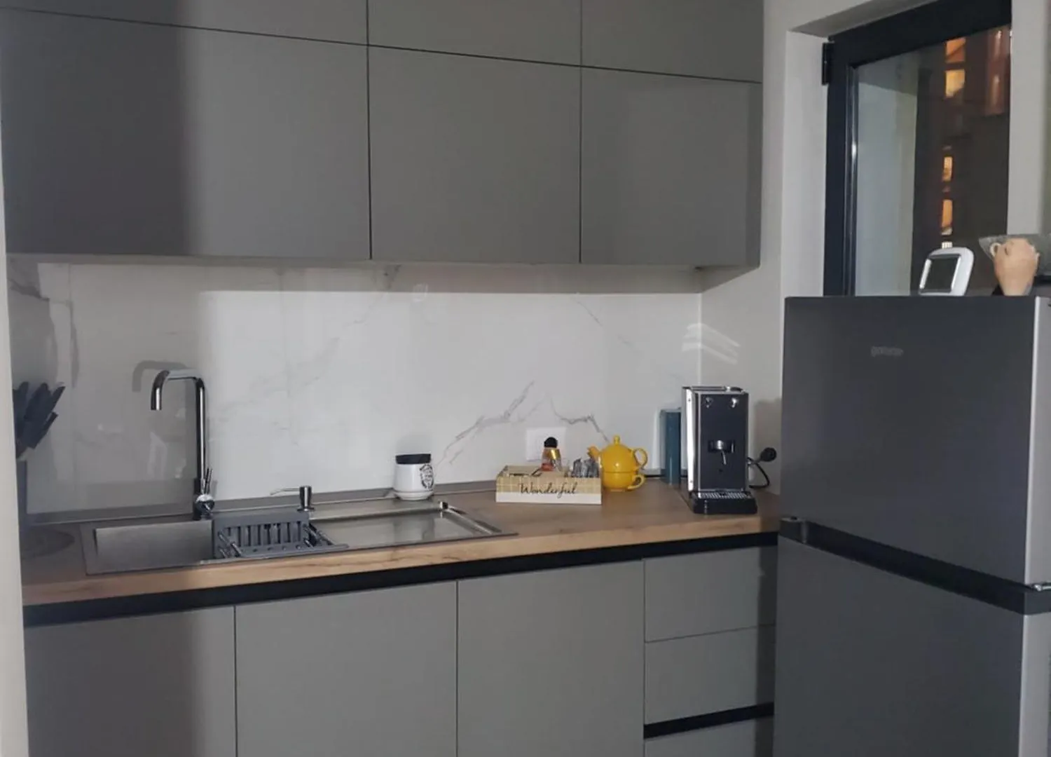 Emmas Place- Apartamenti Modern Por Miqesor Ne Qender Te Elbasanit