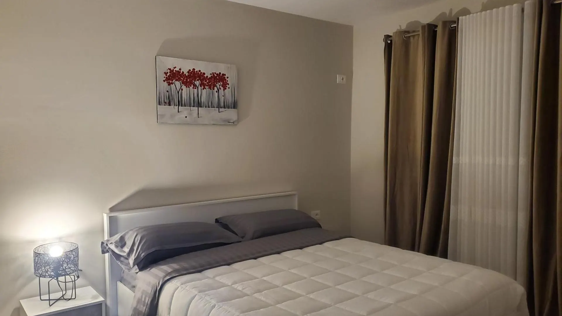 Daire Emmas Place- Apartamenti Modern Por Miqesor Ne Qender Te Elbasanit